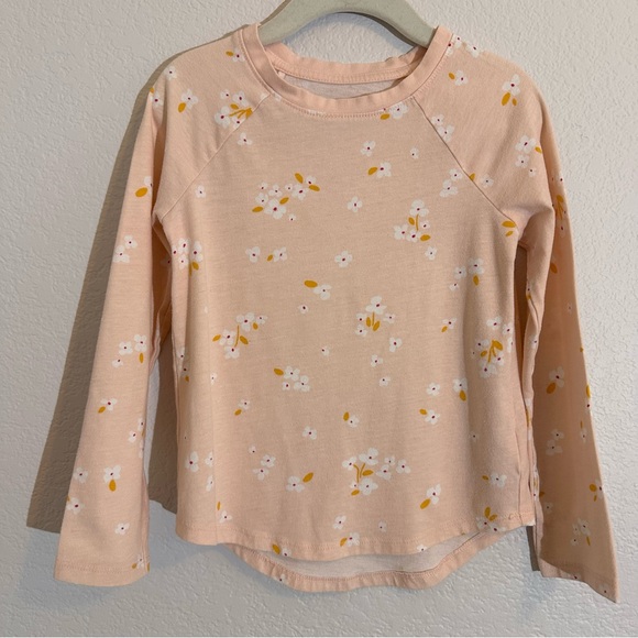 A Bundle Of 6 Long Sleeve T-shirts. Size XS (4/5), 5T and 5/6. - Picture 13 of 15